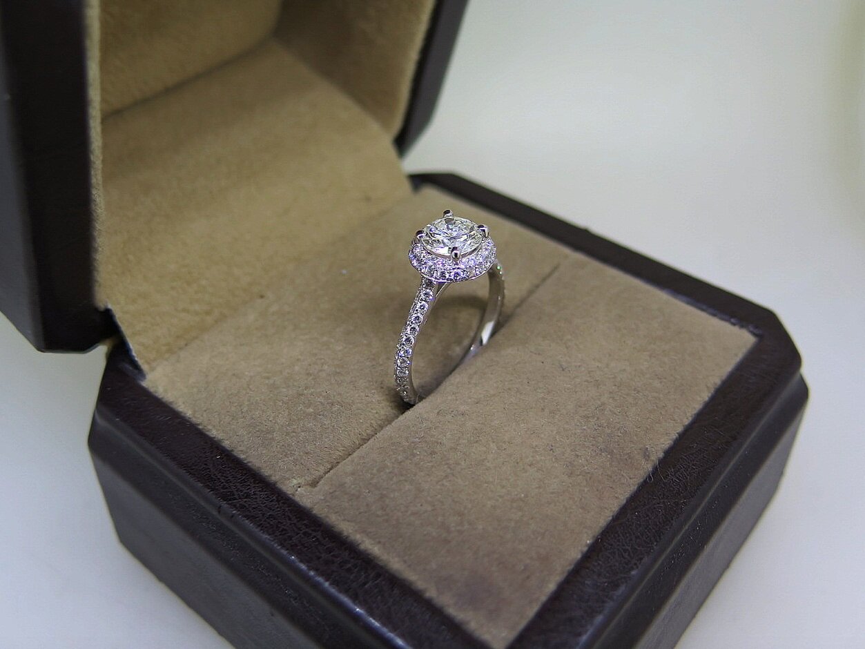 Double Edge Round Diamond Engagement Ring | Brilliant Design with Timeless Elegance