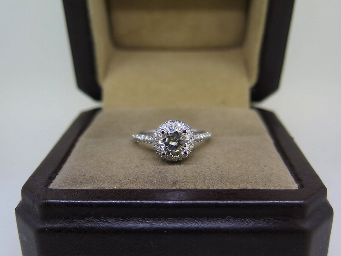 Double Edge Round Diamond Engagement Ring | Brilliant Design with Timeless Elegance